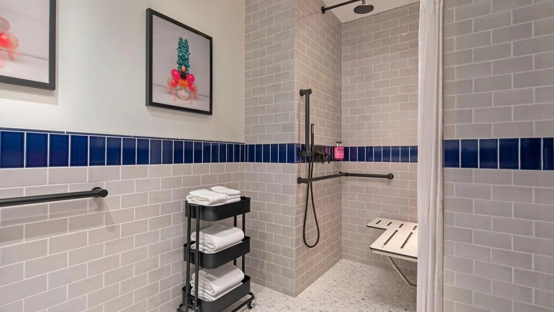 Moxy Nyc Lower East Side New York Hotel